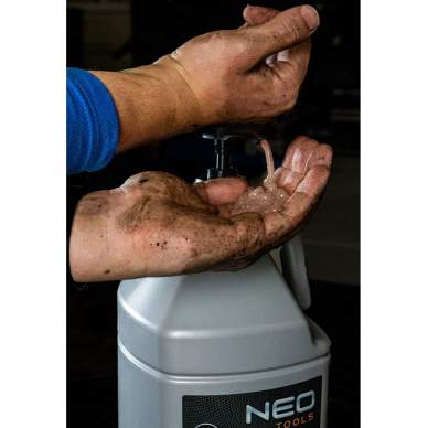 Gelis, speciali pasta rankoms plauti, sunkiai ir labai sunkiai įveikiamiems nešvarumams šalinti - 4 litrų butelis su pompa 2 Gelis, speciali pasta rankoms plauti, sunkiai ir labai sunkiai įveikiamiems nešvarumams šalinti - 4 litrų butelis su pompa 2