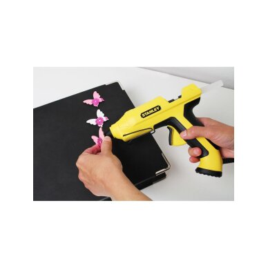 Greitai šylantis klijų pistoletas STANLEY 2 Greitai šylantis klijų pistoletas STANLEY 2