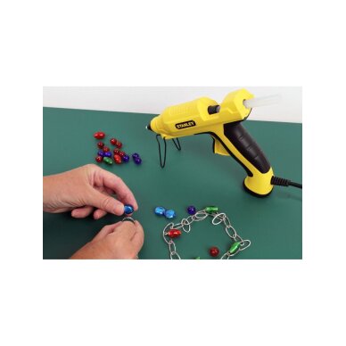 Greitai šylantis klijų pistoletas STANLEY 7 Greitai šylantis klijų pistoletas STANLEY 7