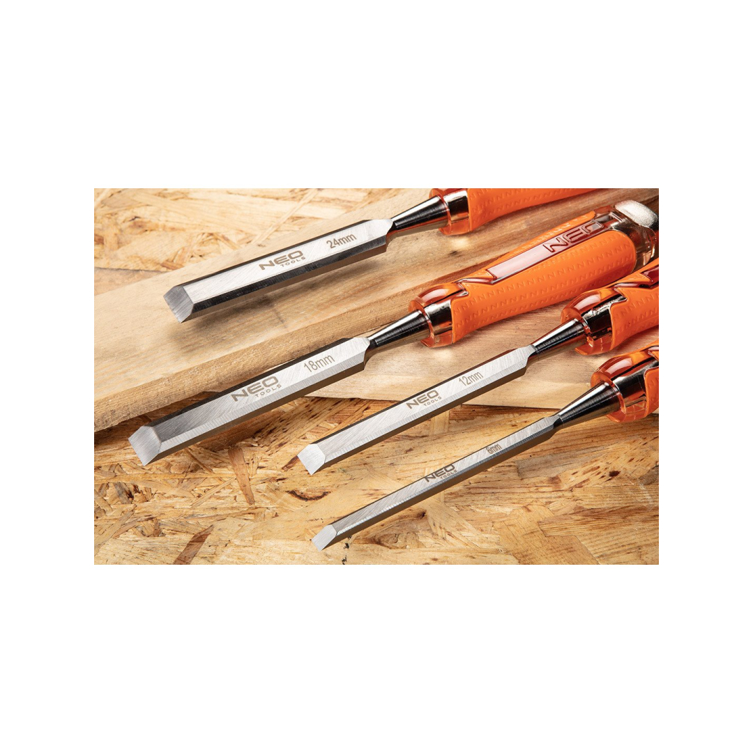 Kaltai 6, 12, 18, 24, rinkinys iš 4 vnt. Dviejų komponentų rankena. Supakuota į dėklą 4 Kaltai 6, 12, 18, 24, rinkinys iš 4 vnt. Dviejų komponentų rankena. Supakuota į dėklą 4