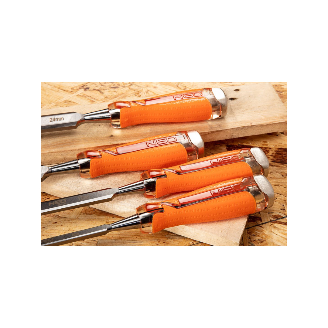 Kaltai 6, 12, 18, 24, rinkinys iš 4 vnt. Dviejų komponentų rankena. Supakuota į dėklą 5