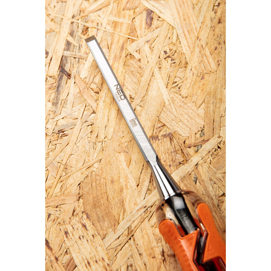 Kaltai 6, 12, 18, 24, rinkinys iš 4 vnt. Dviejų komponentų rankena. Supakuota į dėklą 6