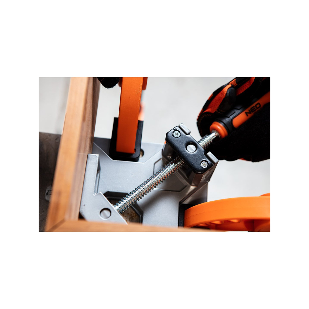 Kampinis spaustukas 6 Kampinis spaustukas 6