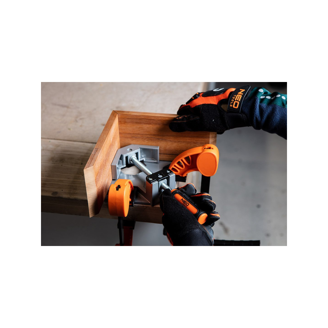 Kampinis spaustukas 7