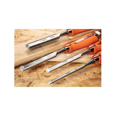 Kaltai 6, 12, 18, 24, rinkinys iš 4 vnt. Dviejų komponentų rankena. Supakuota į dėklą 4 Kaltai 6, 12, 18, 24, rinkinys iš 4 vnt. Dviejų komponentų rankena. Supakuota į dėklą 4