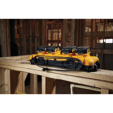 Keturvietis kroviklis Dewalt DCB104-QW, 12/20 V, Li-ion 1 Keturvietis kroviklis Dewalt DCB104-QW, 12/20 V, Li-ion 1