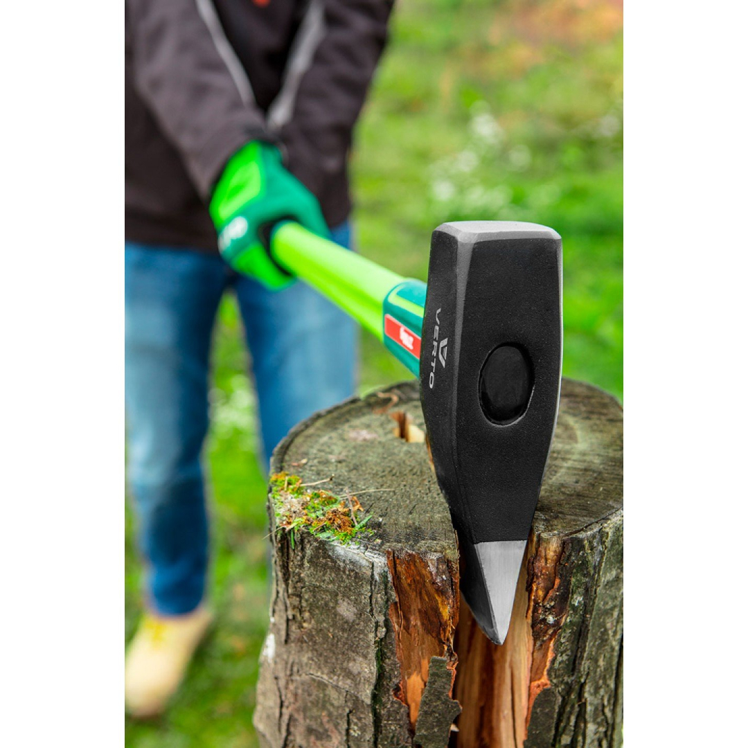 Kirvis 3900g, galva 2700g, stiklo pluošto rankena 1