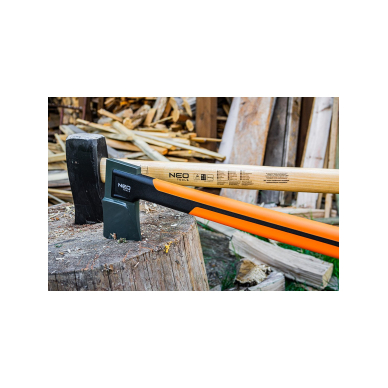 Kirvis 2200g, galva 1700g, stiklo pluosto rankena 28" 2