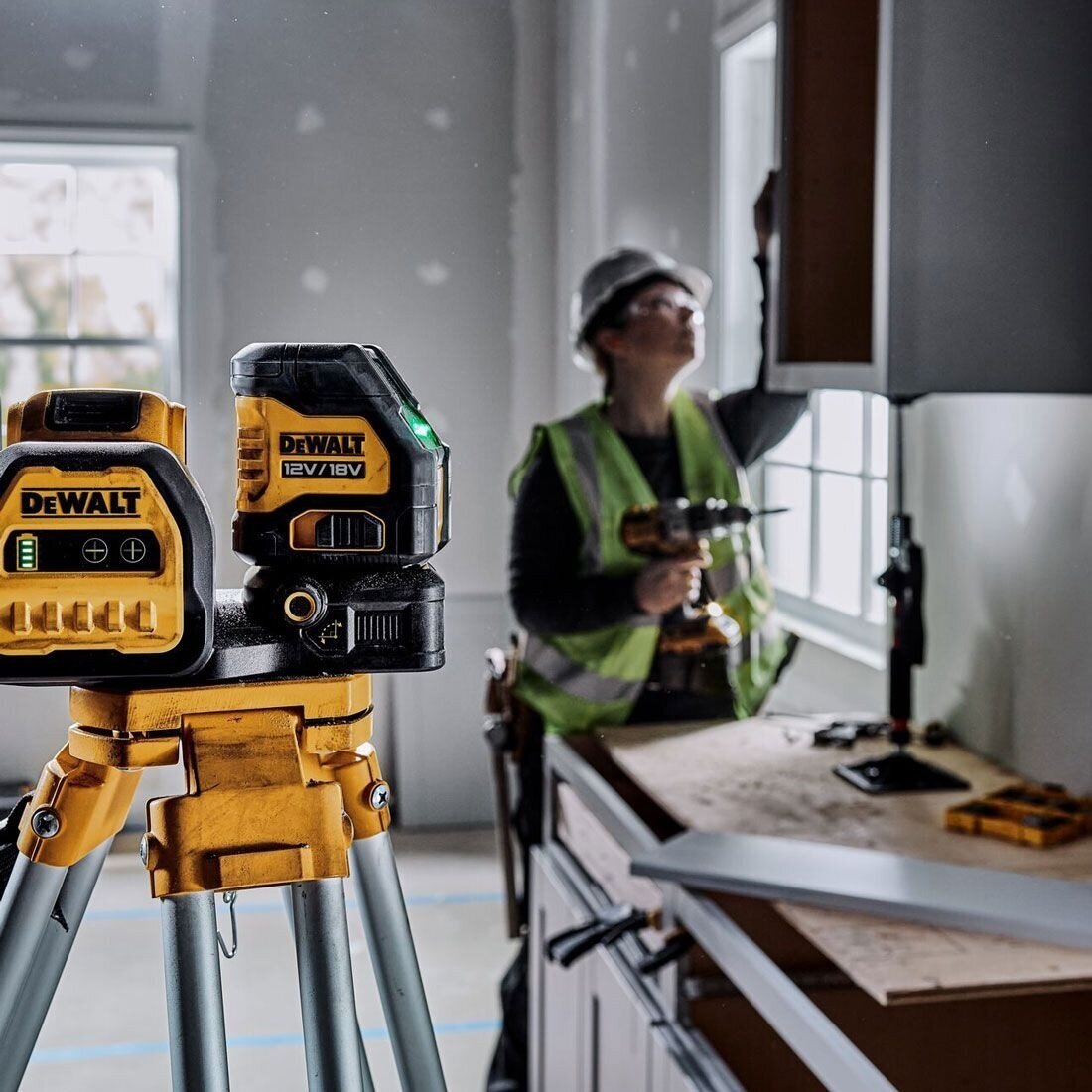 Kryžminis lazerinis nivelyras DeWalt DCE088NG18-XJ, 12/18V (be akum. ir krov.) 1 Kryžminis lazerinis nivelyras DeWalt DCE088NG18-XJ, 12/18V (be akum. ir krov.) 1