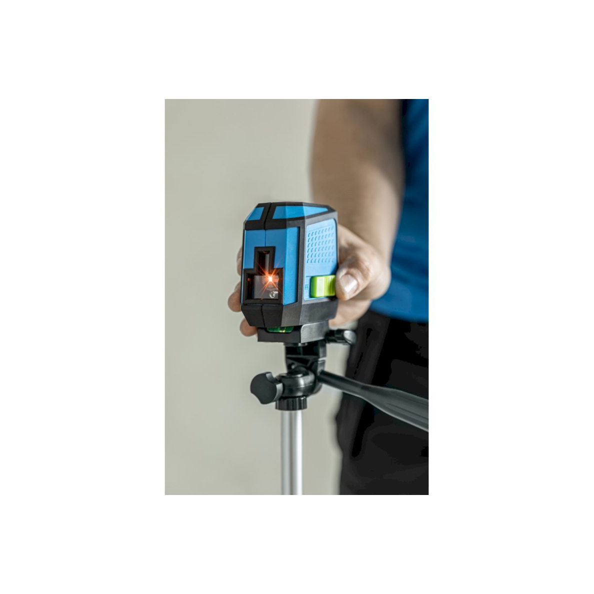 Lazerinis nivelyras skersinis/šoninis 12-24m. / HOEGERT HT4M071 1 Lazerinis nivelyras skersinis/šoninis 12-24m. / HOEGERT HT4M071 1