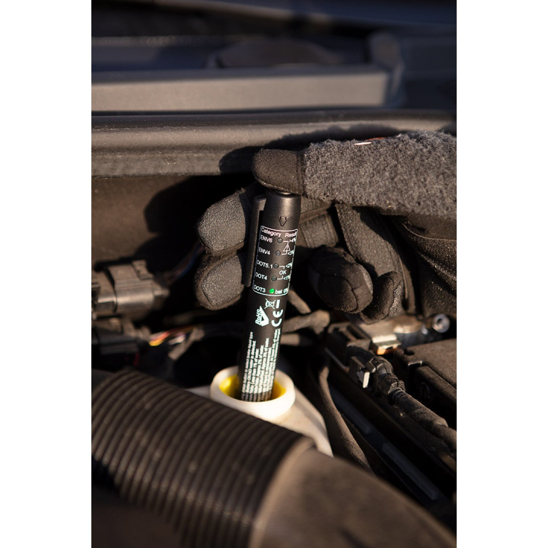 LED stabdžių skysčio testeris 2 LED stabdžių skysčio testeris 2