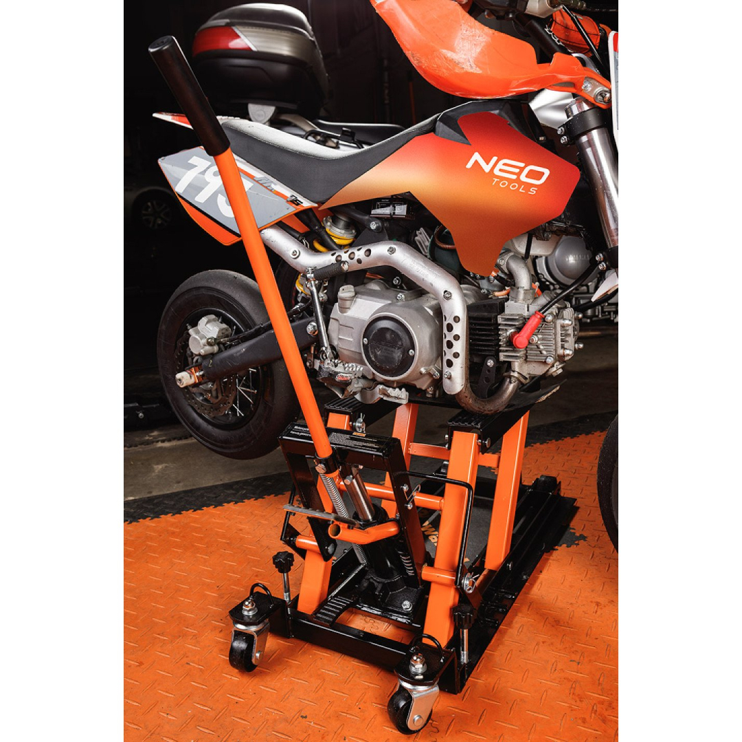 Mobilus hidraulinis keltuvas keturračiams ir motociklams. Krovumas 680 kg 1 Mobilus hidraulinis keltuvas keturračiams ir motociklams. Krovumas 680 kg 1