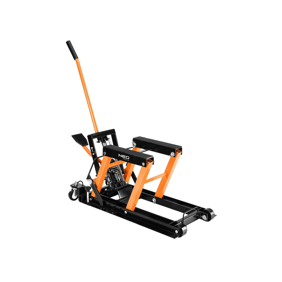 Mobilus hidraulinis keltuvas keturračiams ir motociklams. Krovumas 680 kg