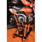 Mobilus hidraulinis keltuvas keturračiams ir motociklams. Krovumas 680 kg