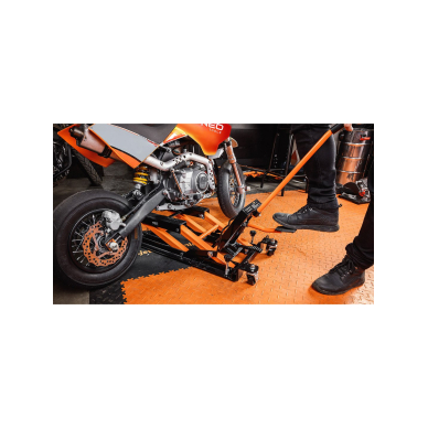 Mobilus hidraulinis keltuvas keturračiams ir motociklams. Krovumas 680 kg 5