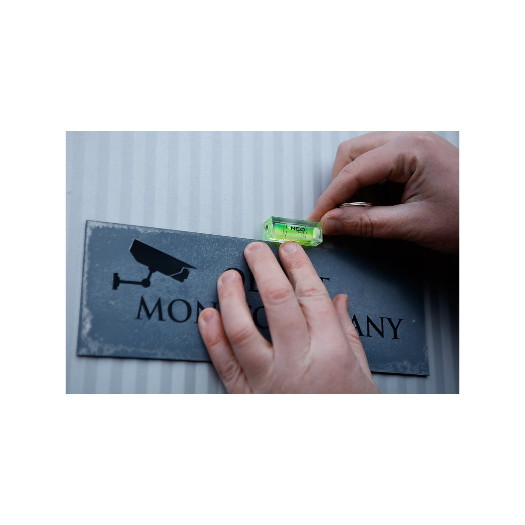 Neo gulsčiukas raktų pakabukas 80mm 2 Neo gulsčiukas raktų pakabukas 80mm 2