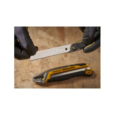 Nulaužiamos geležtės peiliui STANLEY , 18 mm, 5 vnt. 0-11-718 4 Nulaužiamos geležtės peiliui STANLEY , 18 mm, 5 vnt. 0-11-718 4