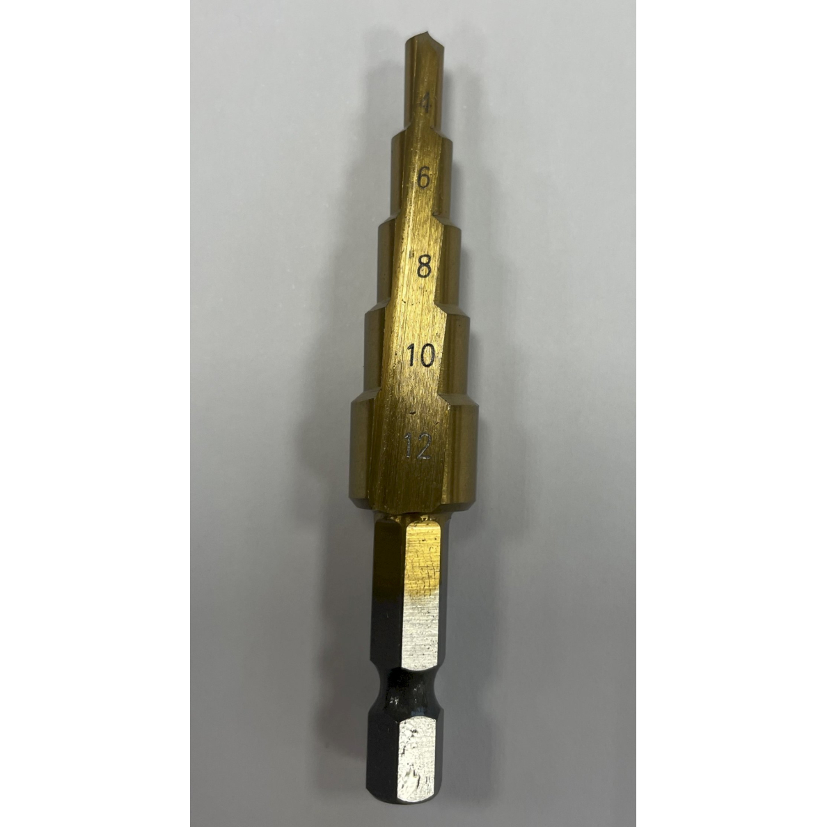 Pakopinis grąžtas 4-12mm suktukui HEX 1/4 tiesus 2 Pakopinis grąžtas 4-12mm suktukui HEX 1/4 tiesus 2