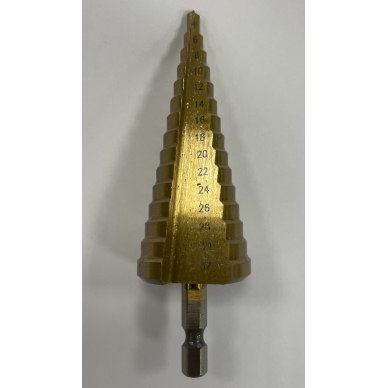 Pakopinis grąžtas 4-32mm suktukui HEX 1/4 tiesus 2 Pakopinis grąžtas 4-32mm suktukui HEX 1/4 tiesus 2