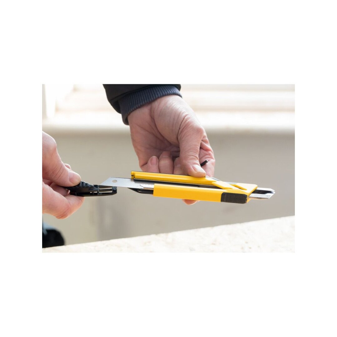 Peilis 3 ašmenų 18mm pakuote x 12vnt 1 Peilis 3 ašmenų 18mm pakuote x 12vnt 1