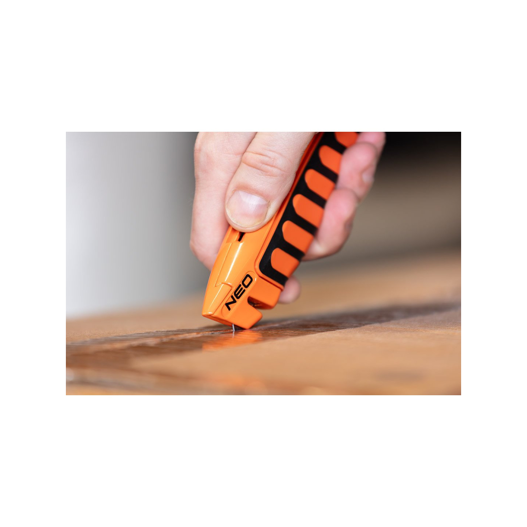 Peilis su trapecijos ašmenimis, metalinis korpusas plieninis 2 Peilis su trapecijos ašmenimis, metalinis korpusas plieninis 2