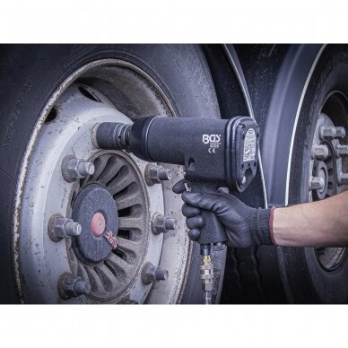 Pneumatinis smūginis veržliasukis | 20 mm (3/4") | 700 Nm (3225) 2 Pneumatinis smūginis veržliasukis | 20 mm (3/4") | 700 Nm (3225) 2