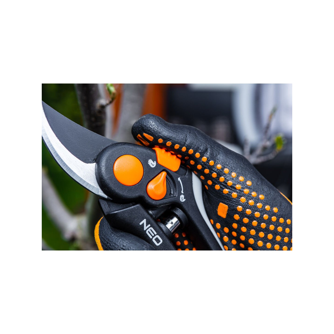 Praleidžiamieji sekatoriai 200 mm, diapazonas iki 18 mm, reg tarpai 4 Praleidžiamieji sekatoriai 200 mm, diapazonas iki 18 mm, reg tarpai 4