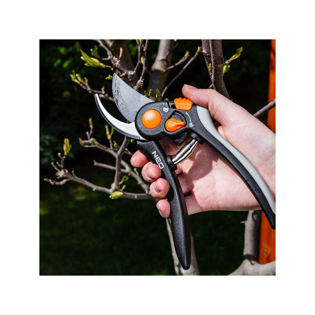 Praleidžiamieji sekatoriai 200 mm, diapazonas iki 18 mm, reg tarpai 8 Praleidžiamieji sekatoriai 200 mm, diapazonas iki 18 mm, reg tarpai 8