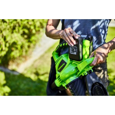 Akumuliatorinis lapų pūstuvas / siurblys Greenworks GD24X2BVK4X, 48V(2X24V), 2X4,0 Ah Akumuliatorinis lapų pūstuvas / siurblys Greenworks GD24X2BVK4X, 48V(2X24V), 2X4,0 Ah