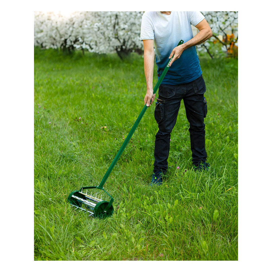 Rankinis aeratorius, vejos volelis skarifikatorius 27 smaigaliai, skersmuo 15cm 1 Rankinis aeratorius, vejos volelis skarifikatorius 27 smaigaliai, skersmuo 15cm 1