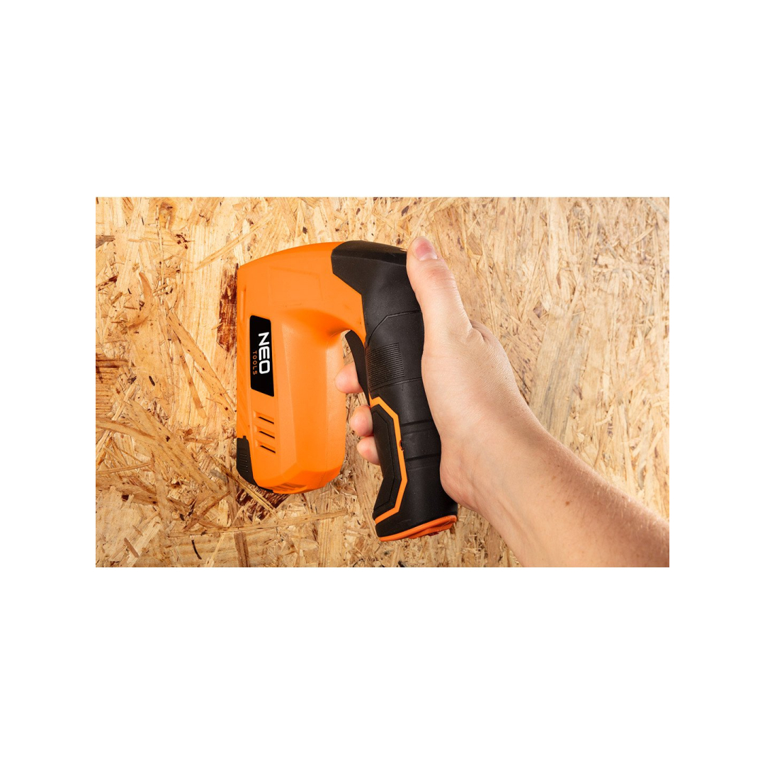 Rankinis segiklis 4 V, maitinamas per USB 1 Rankinis segiklis 4 V, maitinamas per USB 1