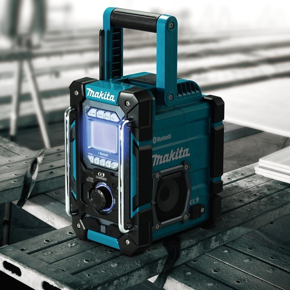 Radijas Makita DMR300 su Bluetooth ir integruotu akumuliatorių krovikliu 10.8-12-14.4-18V 1 Radijas Makita DMR300 su Bluetooth ir integruotu akumuliatorių krovikliu 10.8-12-14.4-18V 1