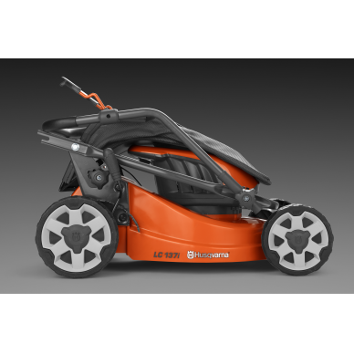 Savaeigė akumuliatorinė vejapjovė Husqvarna LC 142iS, 42cm, 36V (1x akum. + krov.) 9 Savaeigė akumuliatorinė vejapjovė Husqvarna LC 142iS, 42cm, 36V (1x akum. + krov.) 9