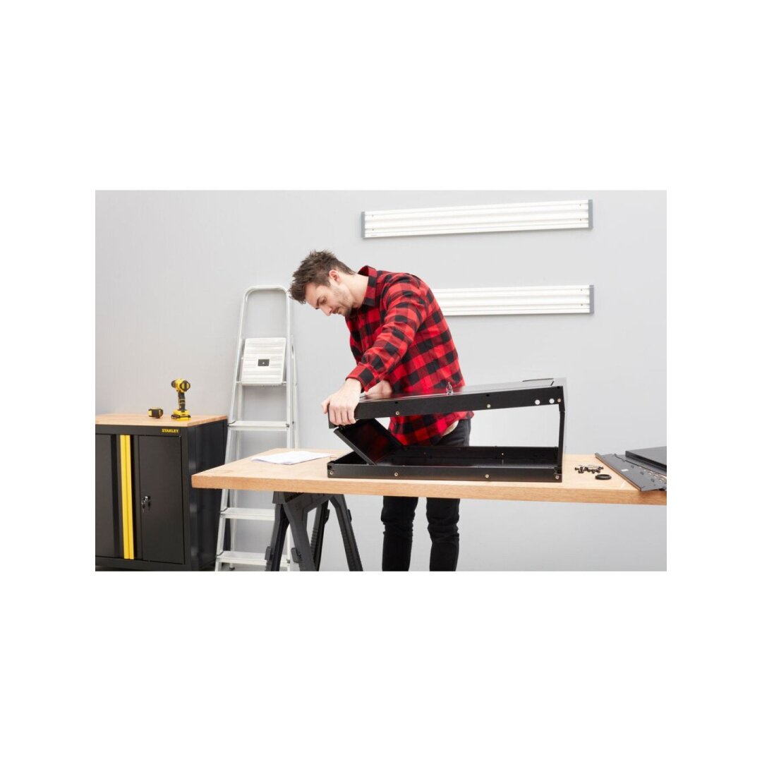 Sieninė spintelė 1