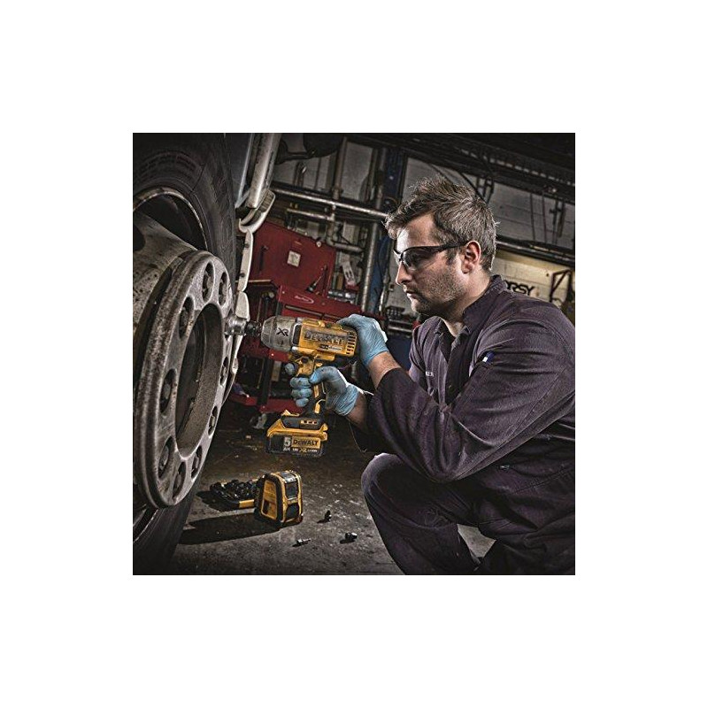 Akumuliatorinis smūginis veržliasūkis DeWalt DCF899NT, 18 V, (be akum. ir krov.) + lagaminas 2 Akumuliatorinis smūginis veržliasūkis DeWalt DCF899NT, 18 V, (be akum. ir krov.) + lagaminas 2