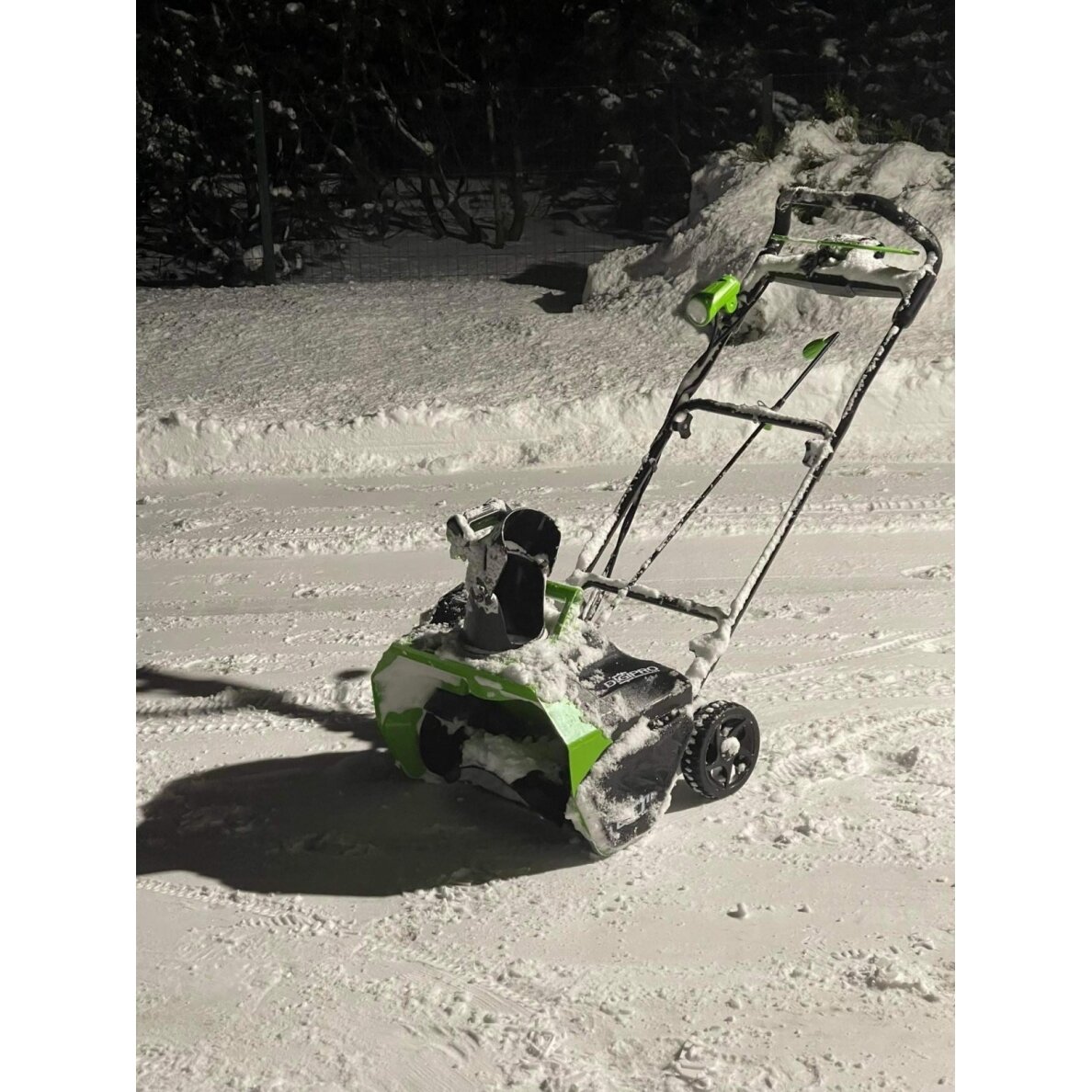 Akumuliatorinis sniego valytuvas Greenworks GD40STK4, 40 V, (1x4.0Ah + krov.) 4 Akumuliatorinis sniego valytuvas Greenworks GD40STK4, 40 V, (1x4.0Ah + krov.) 4