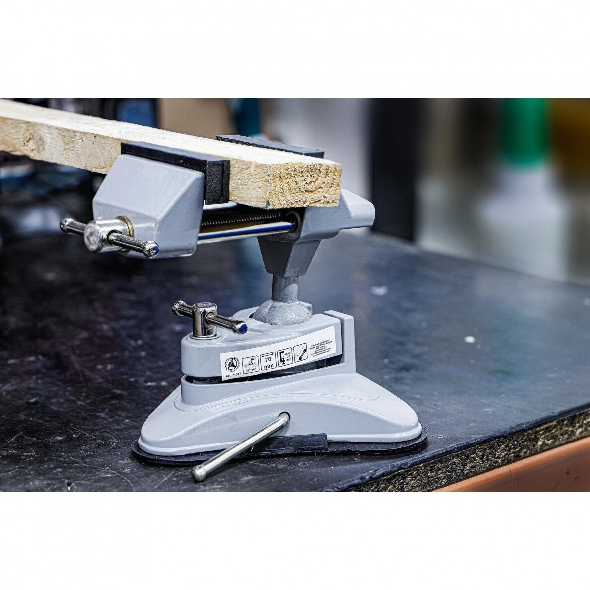 Stalo spaustuvai | pasukami | lūpos 70 mm | su prisiurbtuku (71017) 2 Stalo spaustuvai | pasukami | lūpos 70 mm | su prisiurbtuku (71017) 2