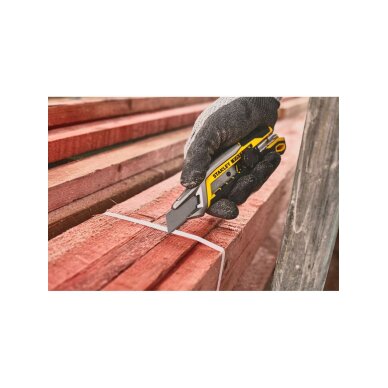 Stanley stumdomas peiliukas su 18mm geležte 2 Stanley stumdomas peiliukas su 18mm geležte 2