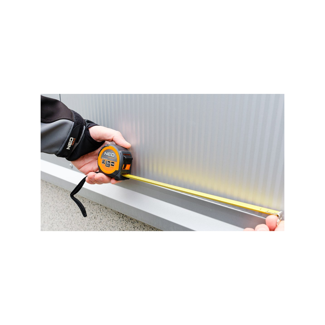 Suvyniota plieninė juosta 5 m x 25 mm, magnetas 4 Suvyniota plieninė juosta 5 m x 25 mm, magnetas 4