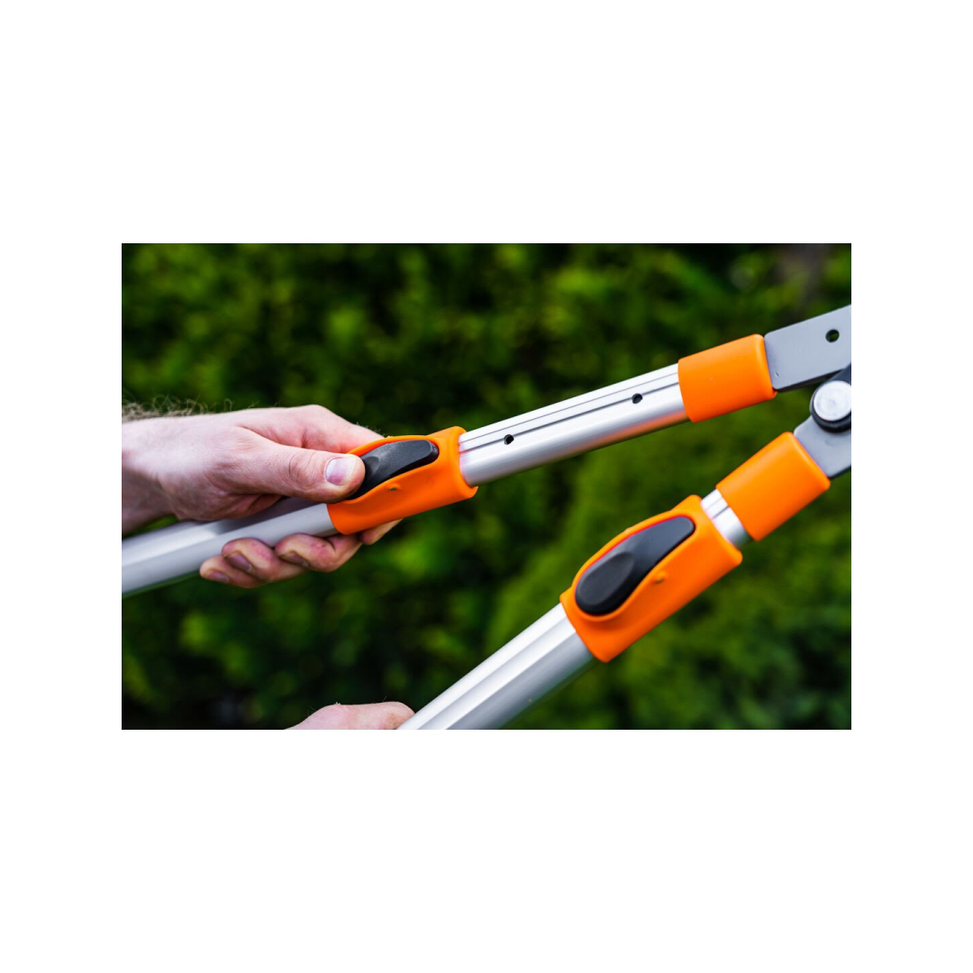 Teleskopinės apeinamųjų šakų genėjimo žirklės 665 mm, diapazonas iki 42 mm, pavara, didinanti spaudimo jėgą 40 %. 4 Teleskopinės apeinamųjų šakų genėjimo žirklės 665 mm, diapazonas iki 42 mm, pavara, didinanti spaudimo jėgą 40 %. 4