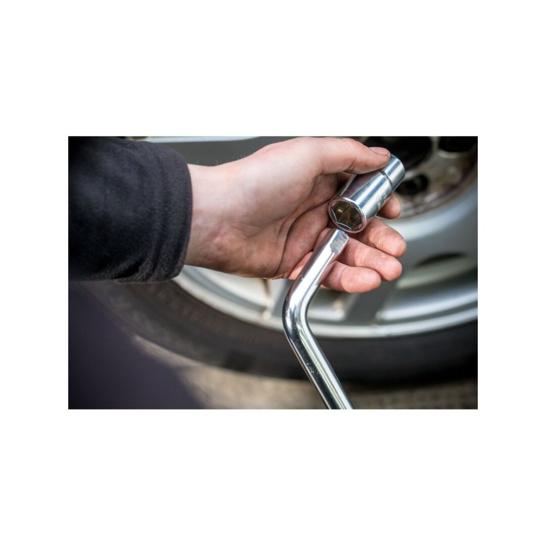 Teleskopinis ratų raktas 1 Teleskopinis ratų raktas 1