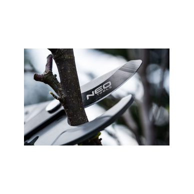 Teleskopinės apeinamųjų šakų genėjimo žirklės 665 mm, diapazonas iki 42 mm, pavara, didinanti spaudimo jėgą 40 %. 5 Teleskopinės apeinamųjų šakų genėjimo žirklės 665 mm, diapazonas iki 42 mm, pavara, didinanti spaudimo jėgą 40 %. 5