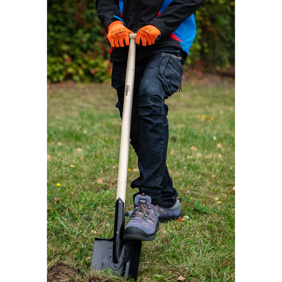 Tiesus kastuvas, kniedytas, medinė rankena, colioTcolio rankena 1