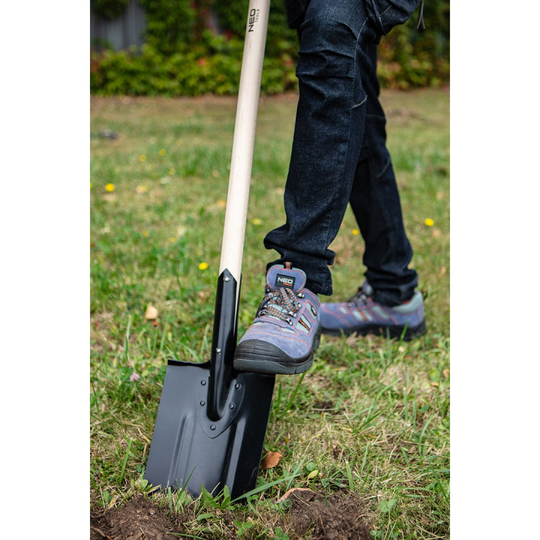 Tiesus kastuvas, kniedytas, medinė rankena, colioTcolio rankena 2
