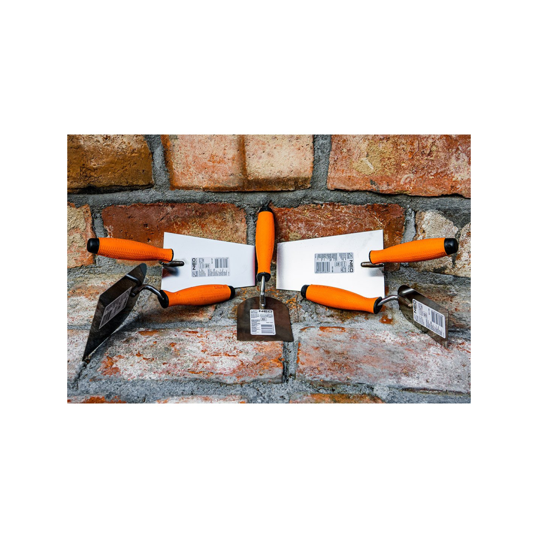 Tinko kraštinė mentele - suapvalinta , 100 mm, bi-material handle 6 Tinko kraštinė mentele - suapvalinta , 100 mm, bi-material handle 6