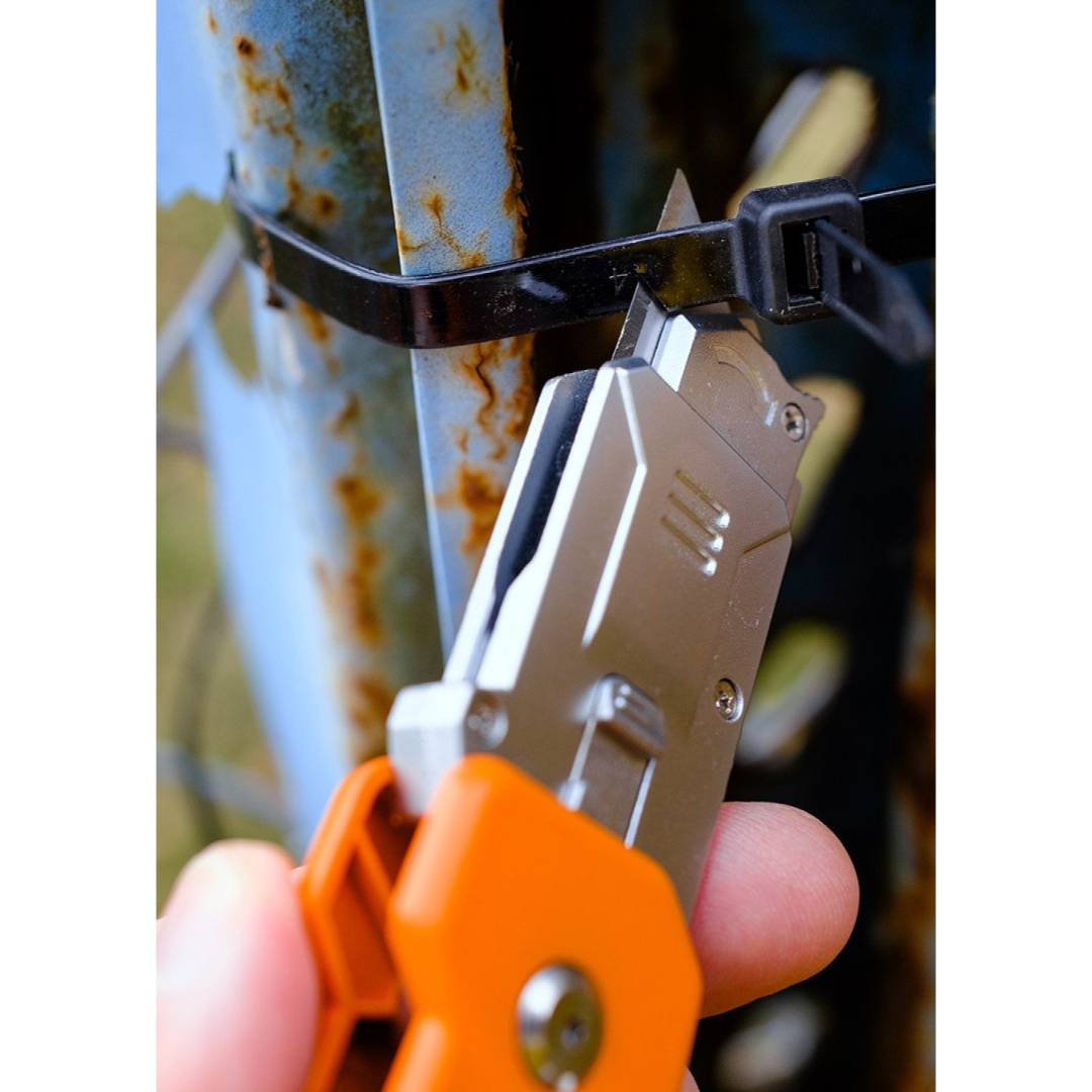 Trapecijos formos peiliukai 5 SK2, 10 kartotiniai. 2 Trapecijos formos peiliukai 5 SK2, 10 kartotiniai. 2