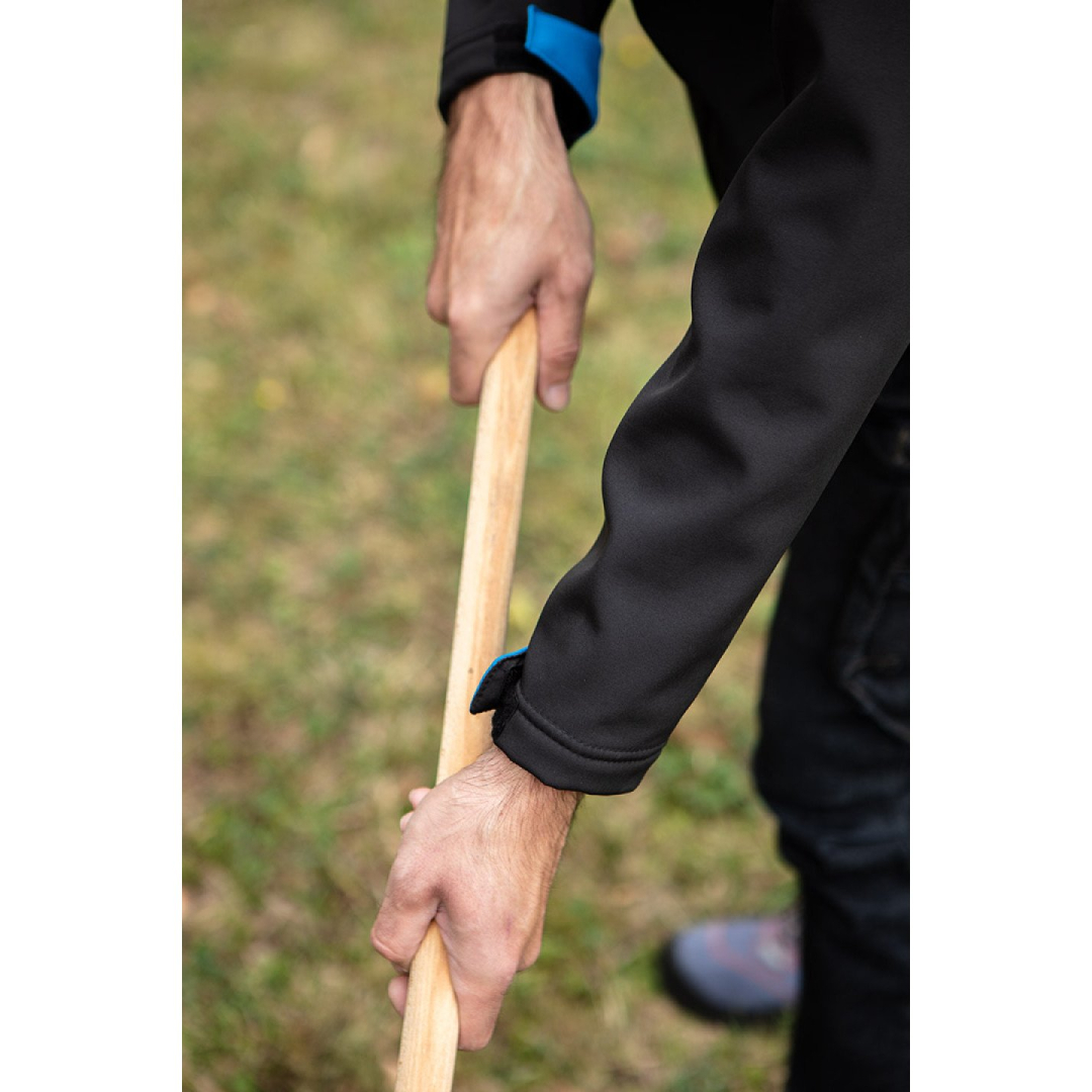 Universalus grėblys, 16 dantų. Su kniedyta galvute, medine rankena. 3