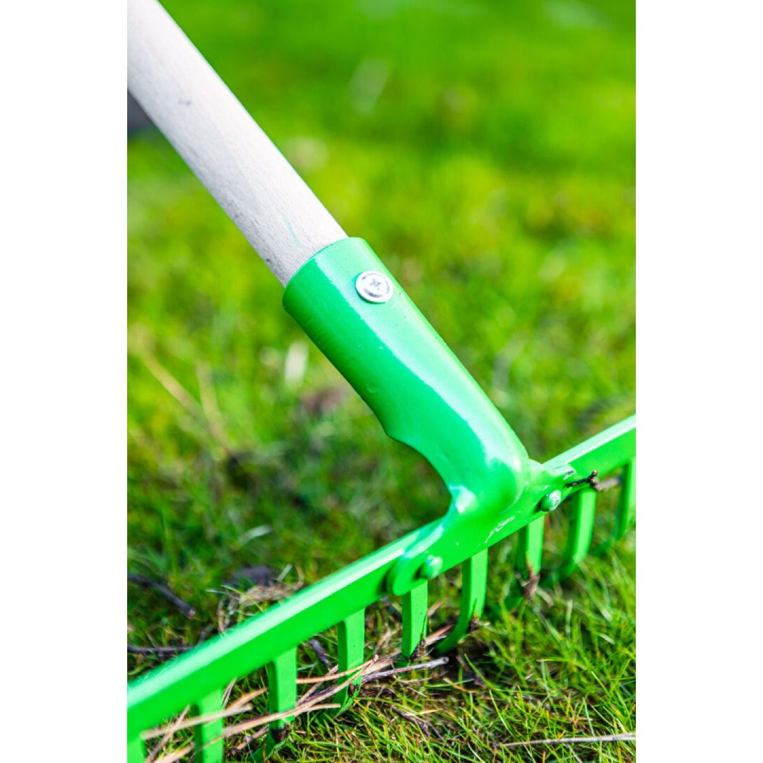 Universalus grėblys, 16 dantų. Su kniedyta galvute, medine rankena. 5 Universalus grėblys, 16 dantų. Su kniedyta galvute, medine rankena. 5