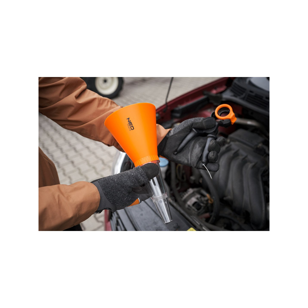 Universalus piltuvas 125mm, su tvirtinimo kronšteinu 2