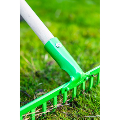 Universalus grėblys, 16 dantų. Su kniedyta galvute, medine rankena. 5